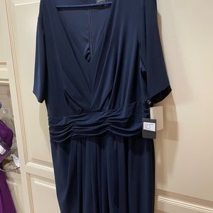 Adriana Papell NWT Ruched waist short sleeve navy dress